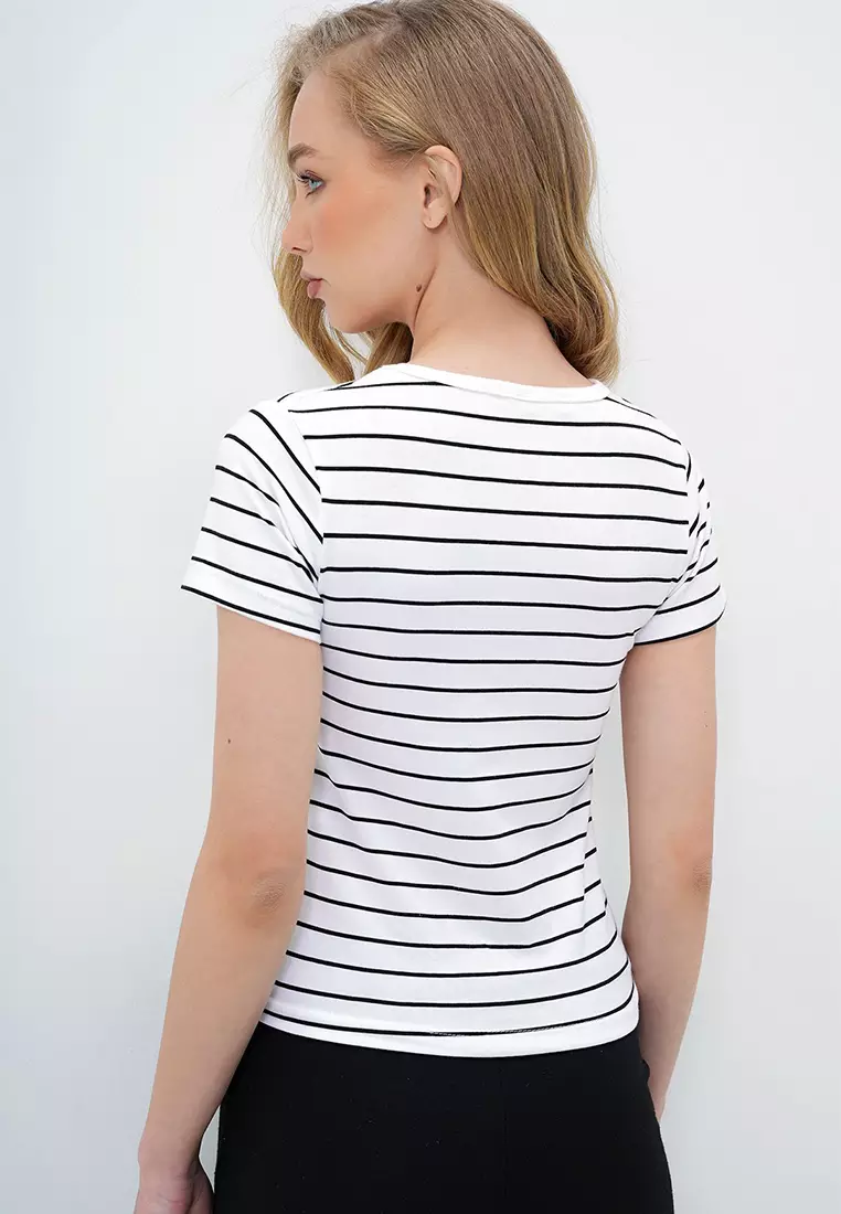 Women's White Crew Neck Striped T-Shirt Alc-X13919