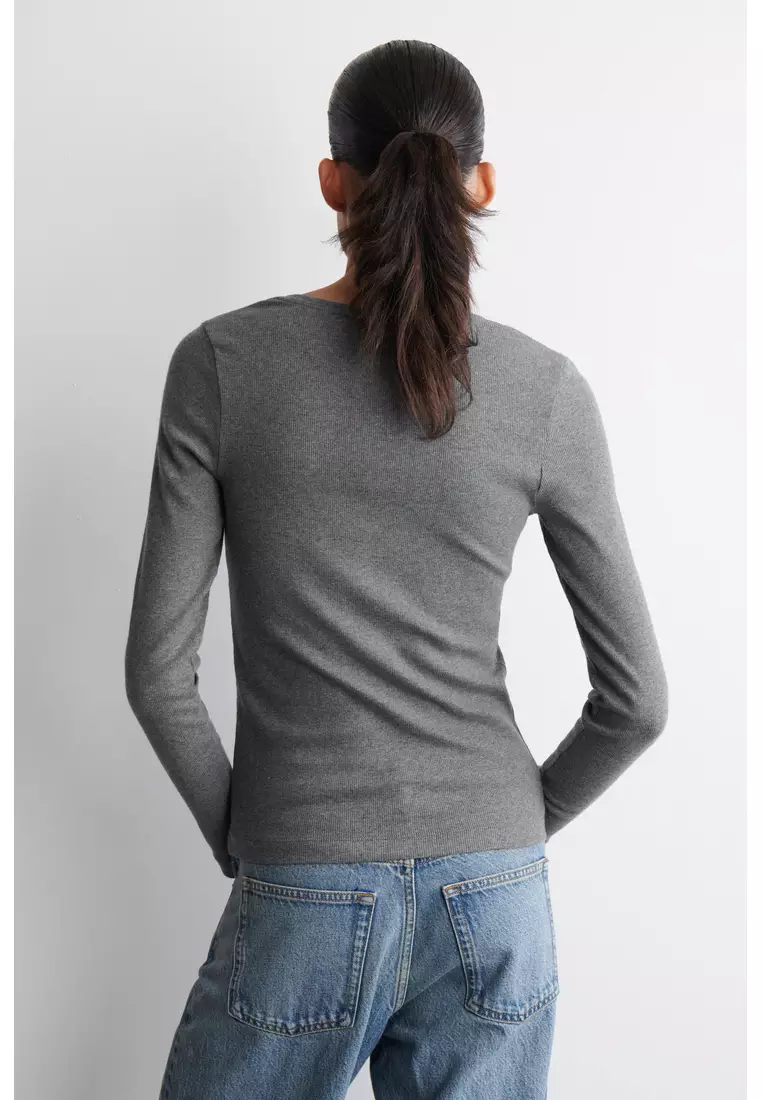LONG-SLEEVED HENLEY TOP