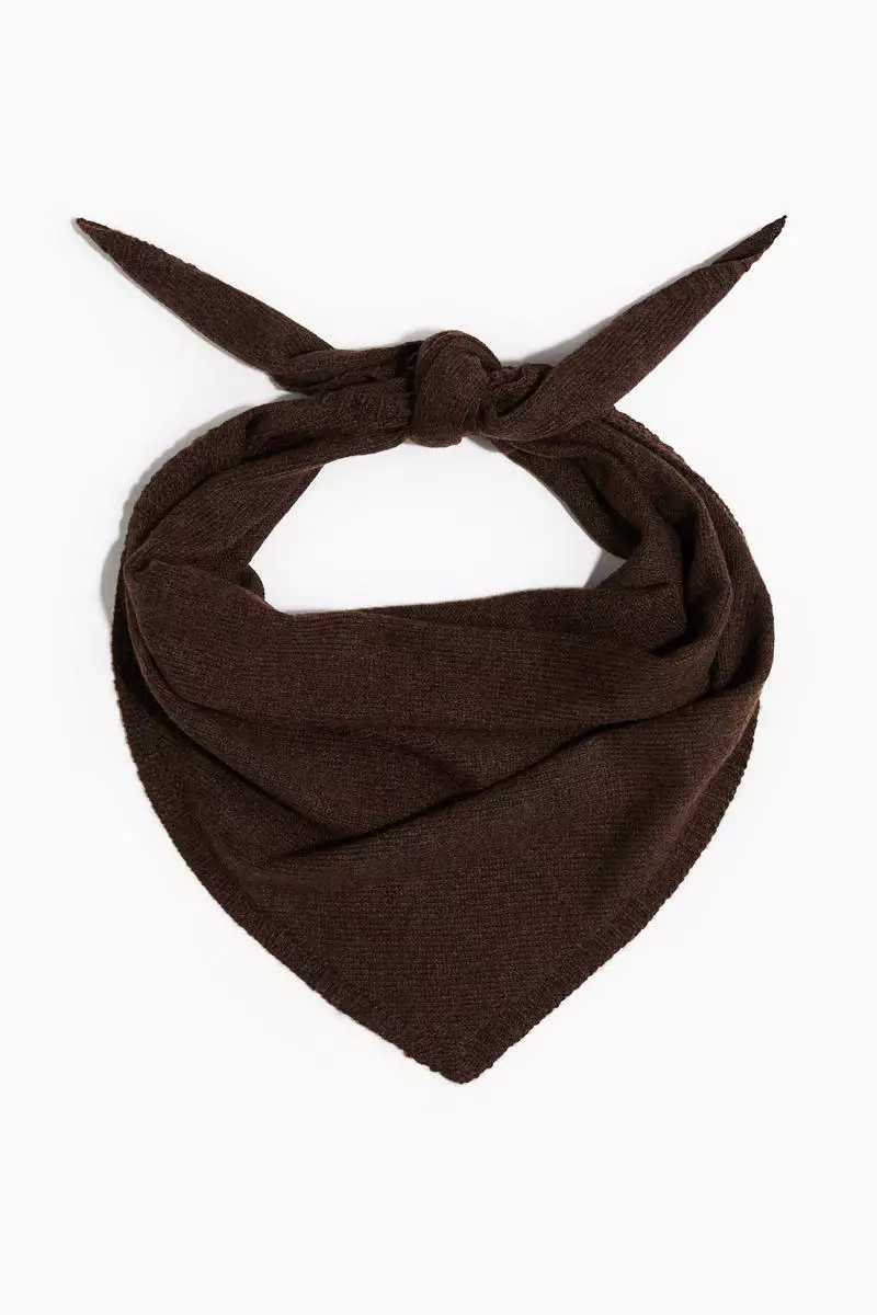 Fine-knit scarf