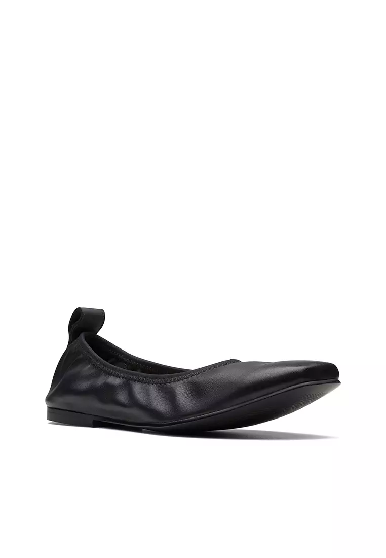 Clarks pointed toe flats 2025