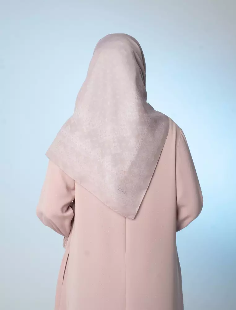 ZOLA Scarf Sand - Kerudung Hijab Segiempat Motif With Pouch Ziplock - Bahan Poly Fine - Ukuran 110x110