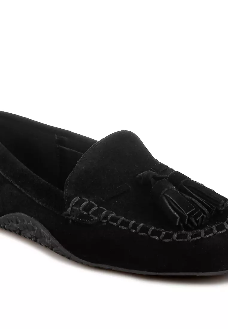 Sepatu Loafer Rumbai Ujung Bulat Suede Warna Hitam