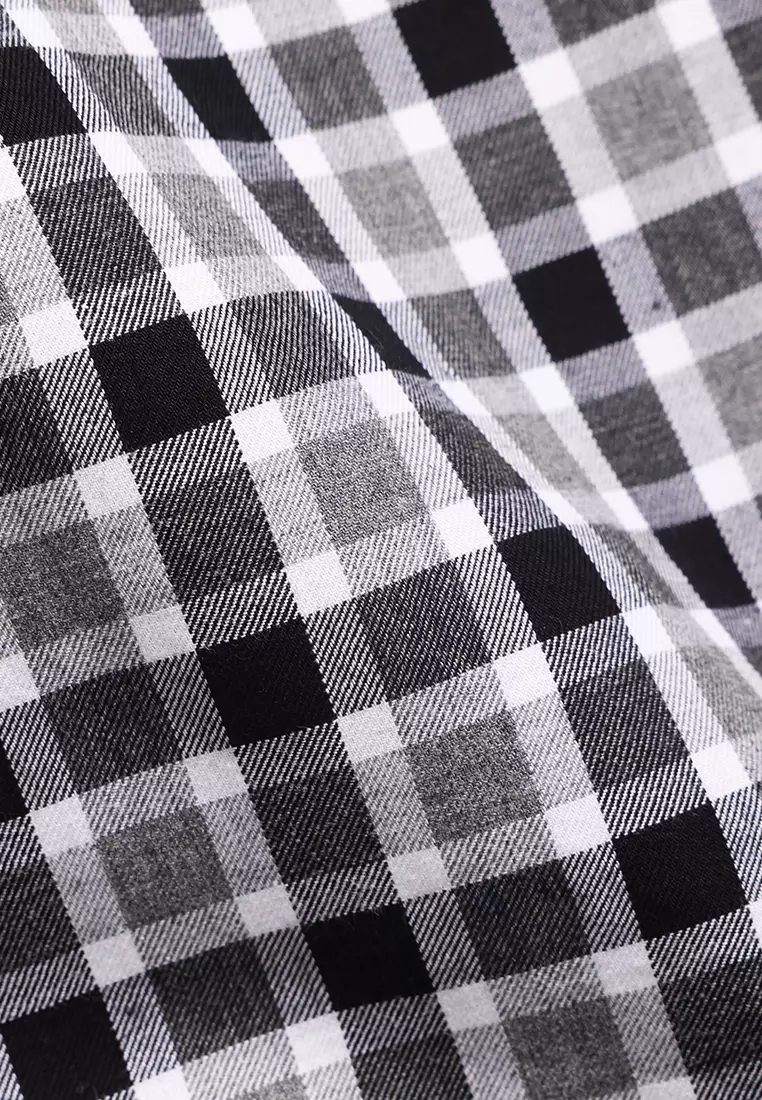 MANZONE - Kemeja Lengan Panjang Pria Lius 3 Modern Fit - Black Warna Black