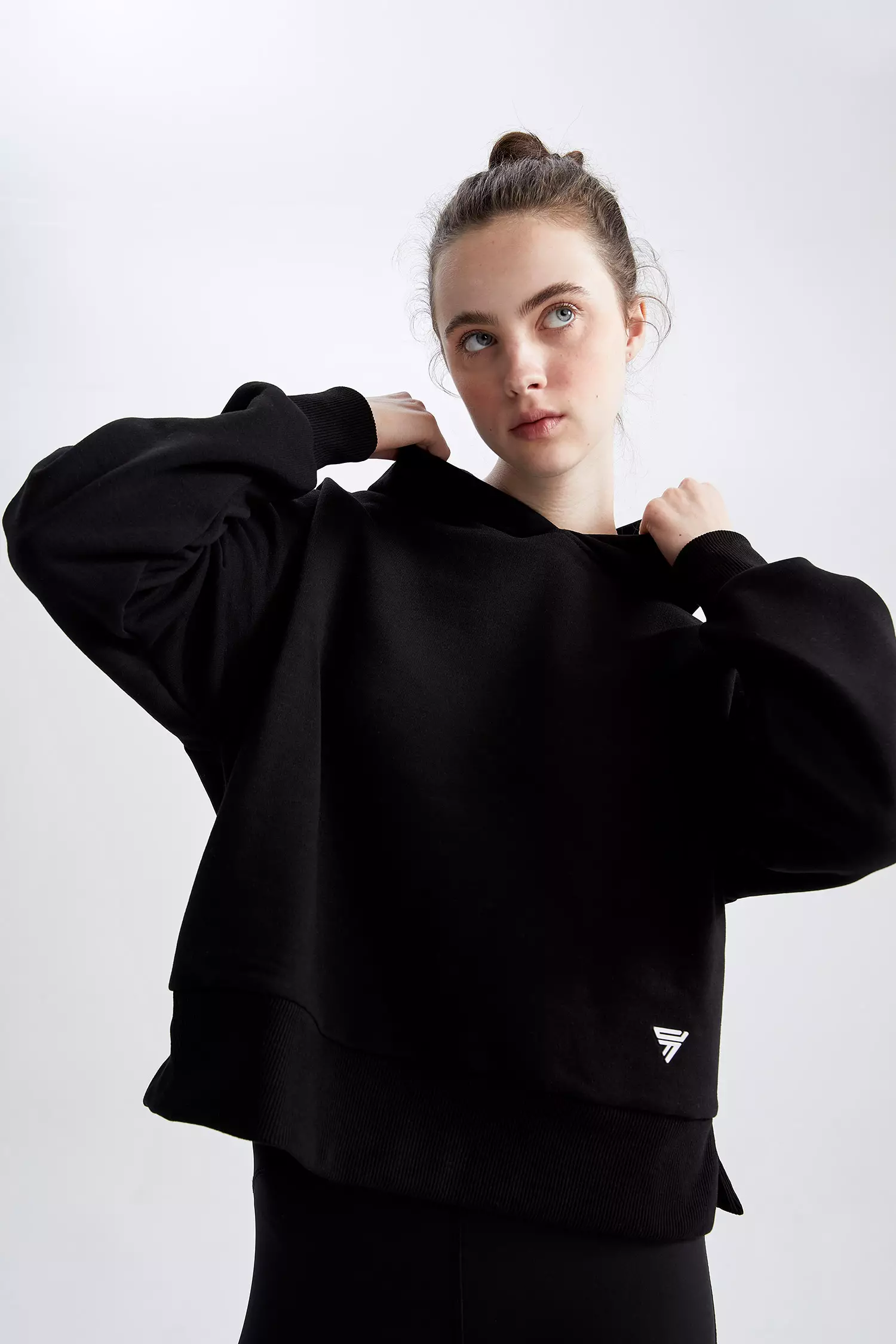 Black WOMAN Crop Sweatshirt 2911190 | DeFacto