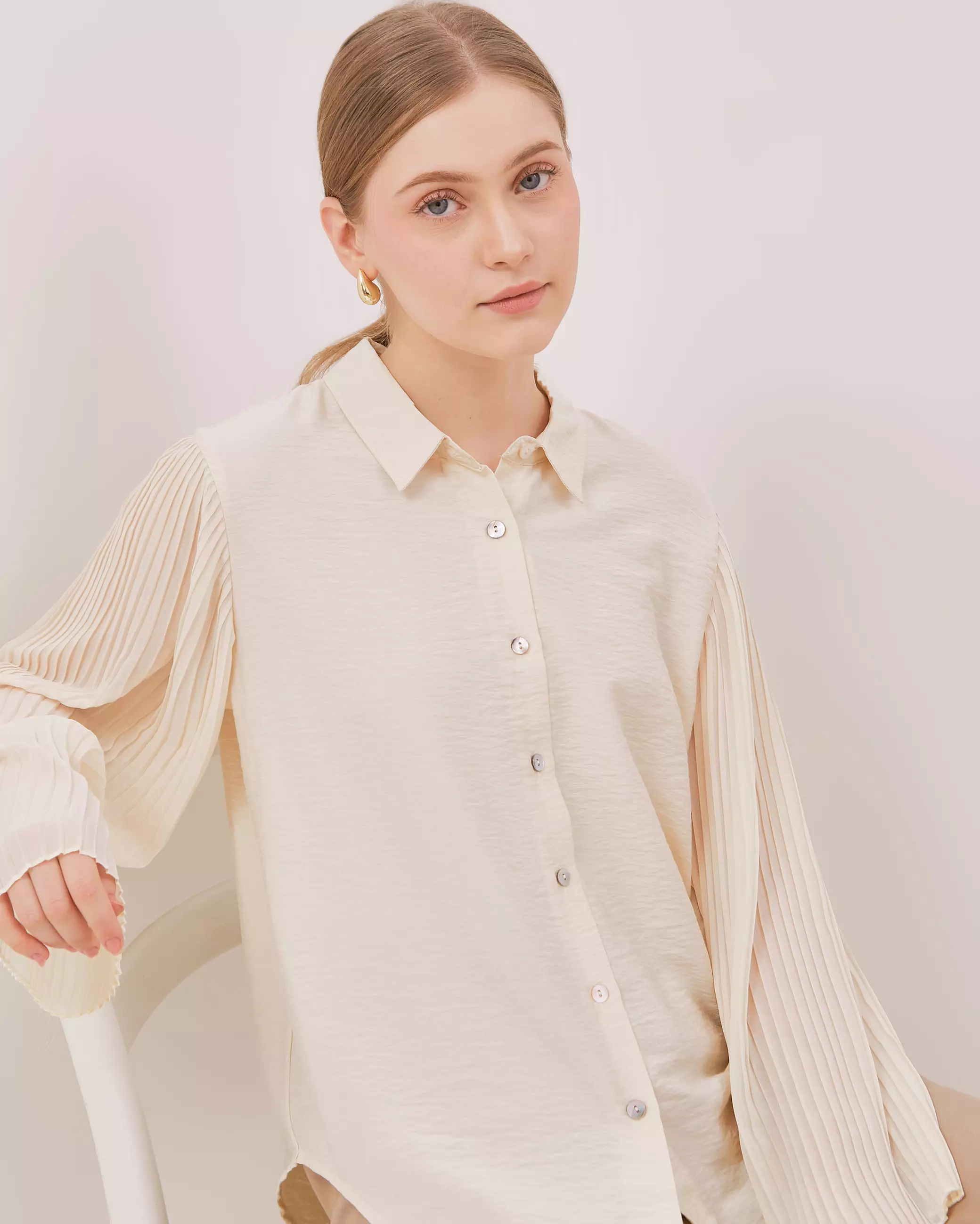 Urban Exchange Molly Cream Blouse - Blouse Cream Wanita Lengan Panjang Warna Cream