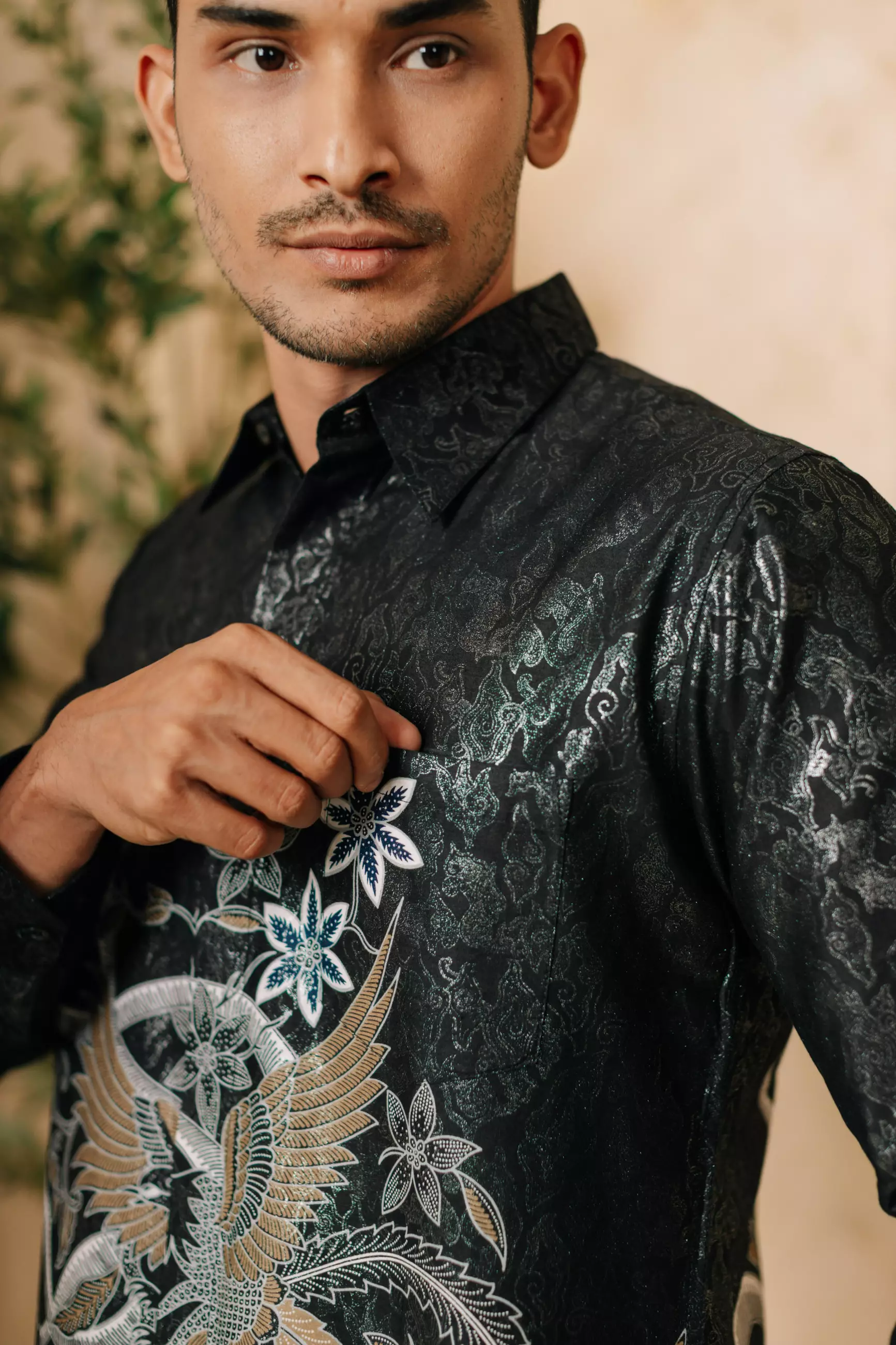 Adyatma Naratama Black Kemeja Batik Slim Fit Pria Lengan Panjang Katun Foil