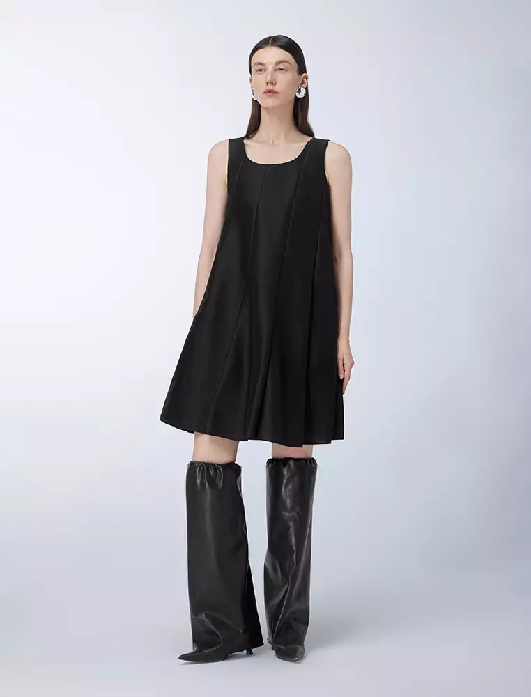 sleeveless dress