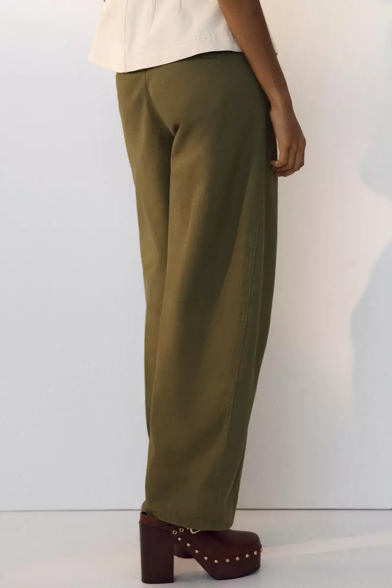 Barrel-leg cargo trousers