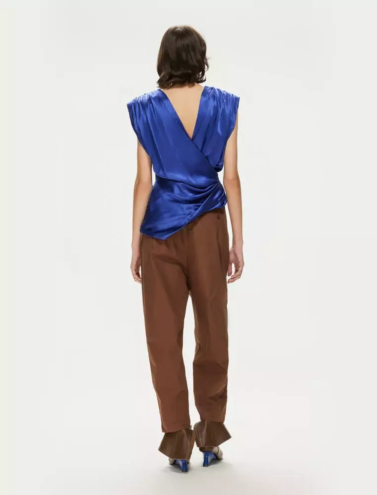 Sleeveless tops