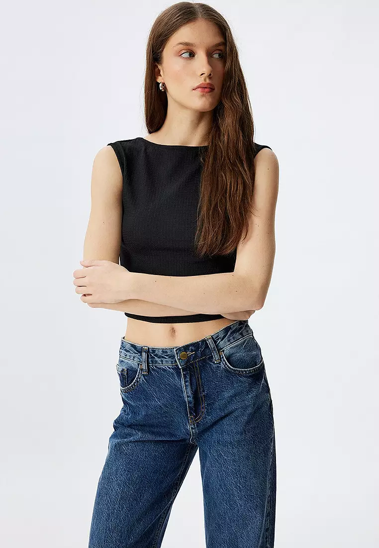 Textured Back Cleavage Detail Sleeveless Crop Top