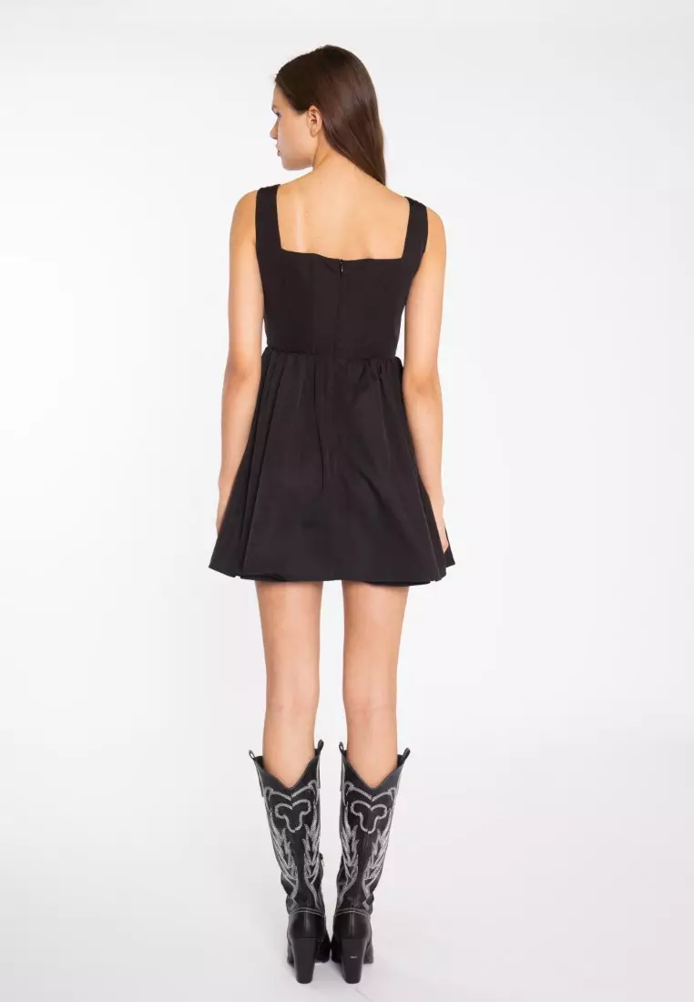 white dress with crochet Knit Model Height Country Club/ Preppy Day Size:42 / Men's 8.5-9 2024-09-11T20:16:37Z