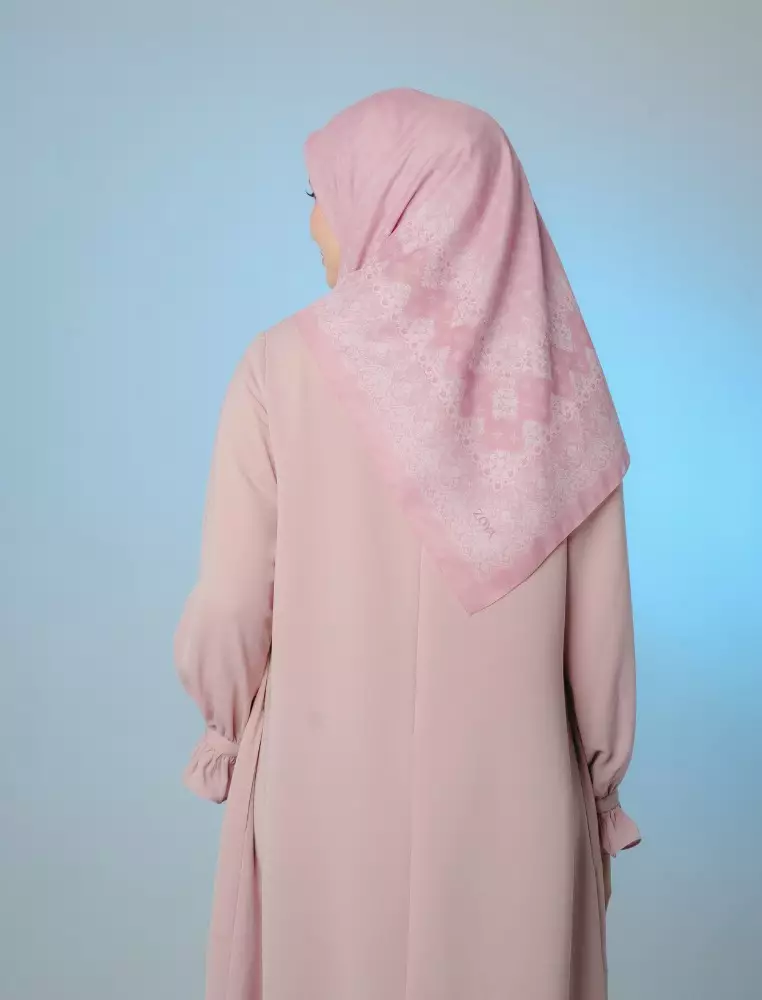ZOLA Scarf Pink - Kerudung Hijab Segiempat Motif With Pouch Ziplock - Bahan Poly Fine - Ukuran 110x110