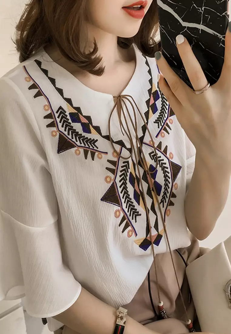 名族風刺繡荷葉邊雪紡衫上衣 A22022533W