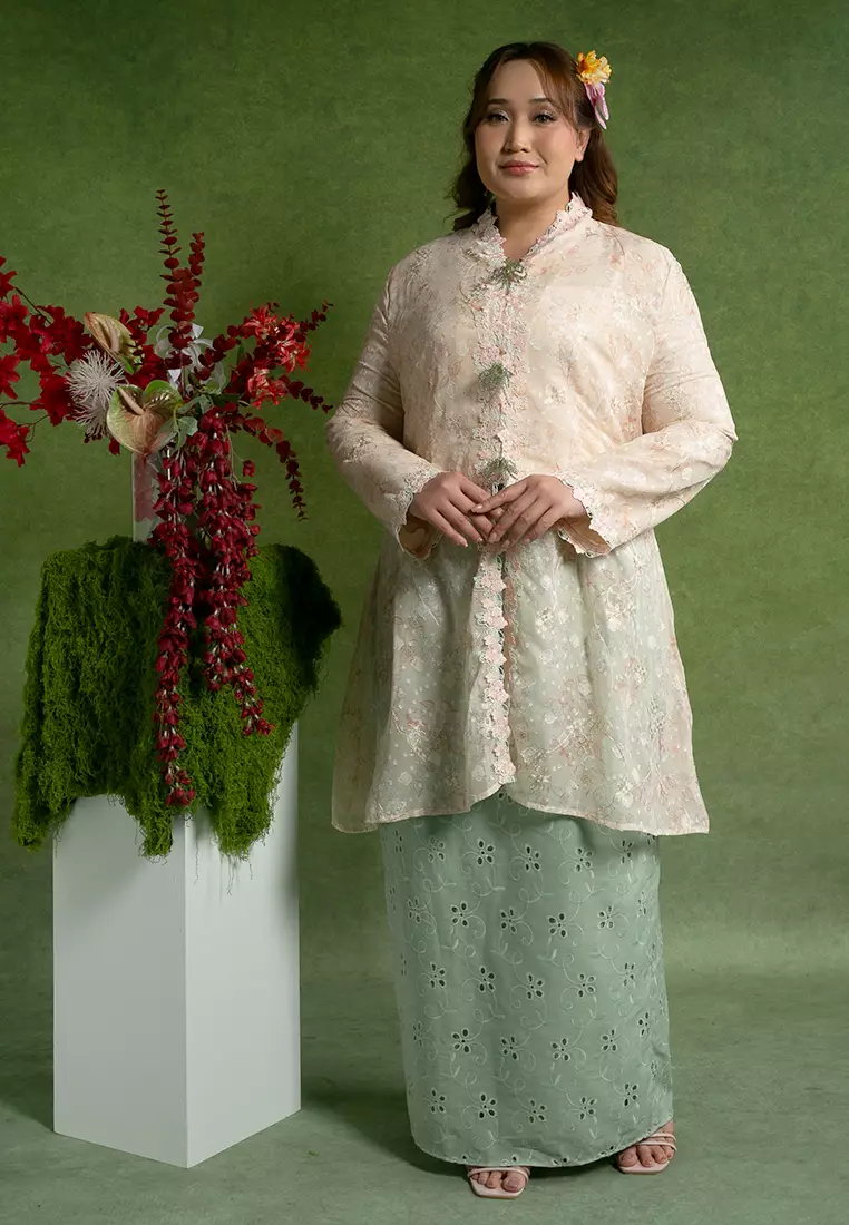 Kaira Plus Kebaya Labuh Set