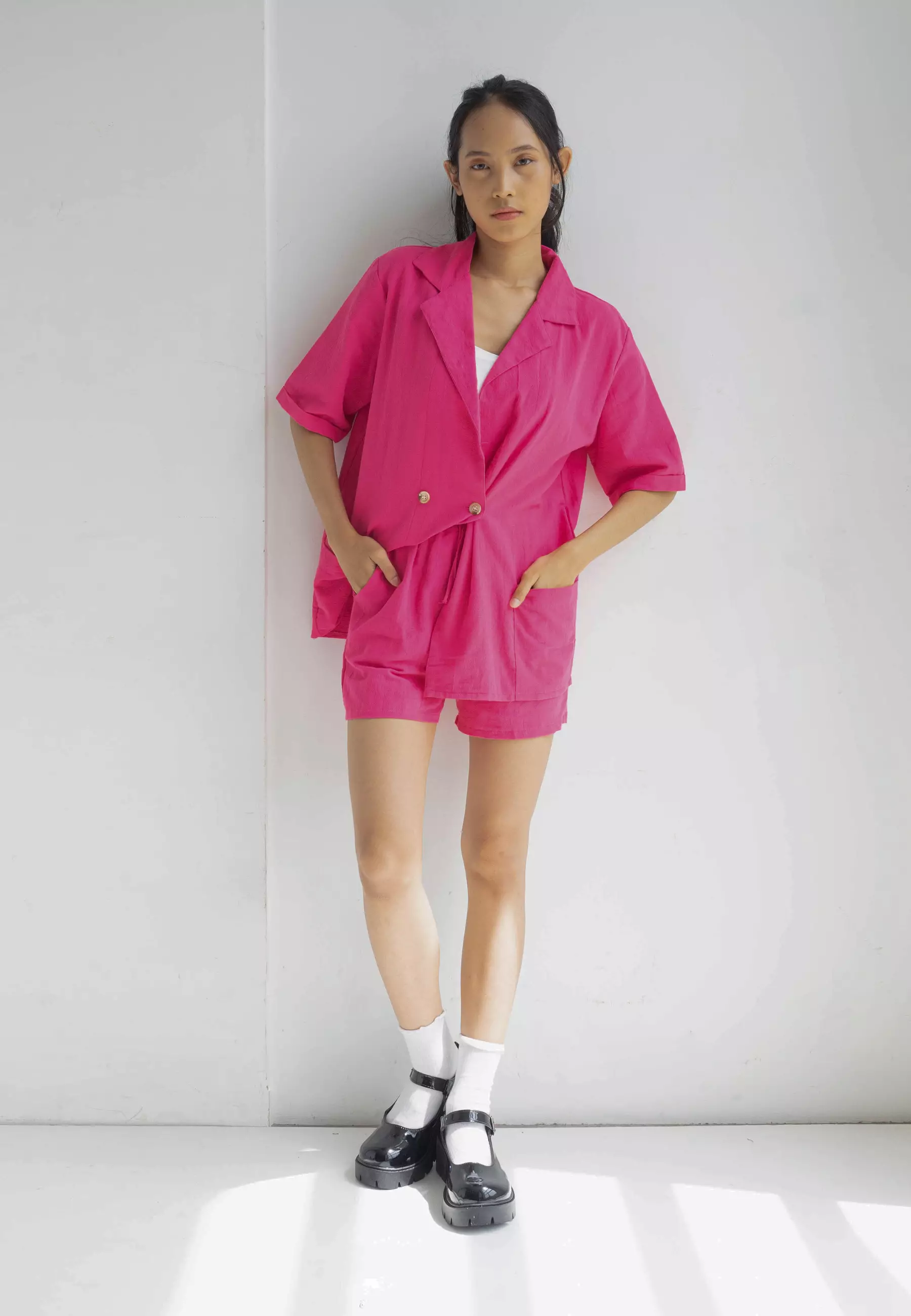 Houseofcuff Meadow Set in Pink Fuschia Setelan Blazer & Celana Pendek Linen