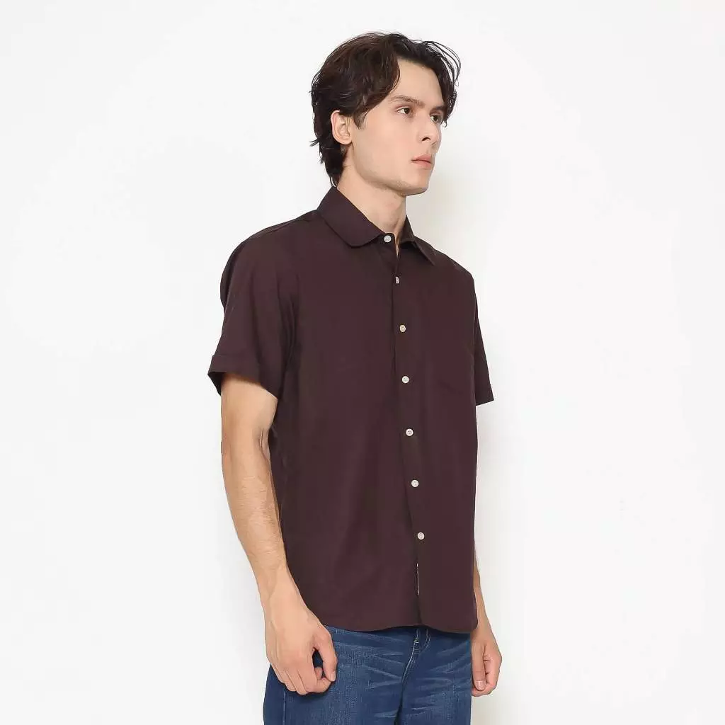 Hammer Men Solid Shirt I Kemeja Polos Pria Reguler Lengan Pendek Coklat K1SO036C1
