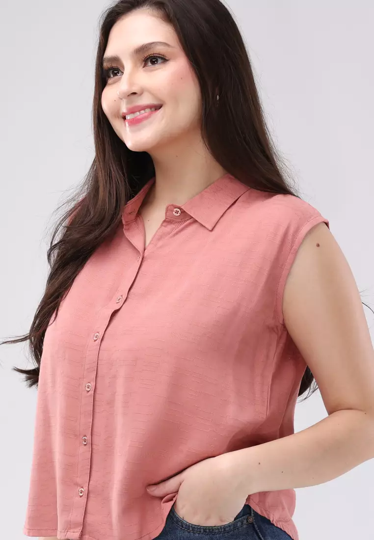 Textured Woven Sleeveless Blouse