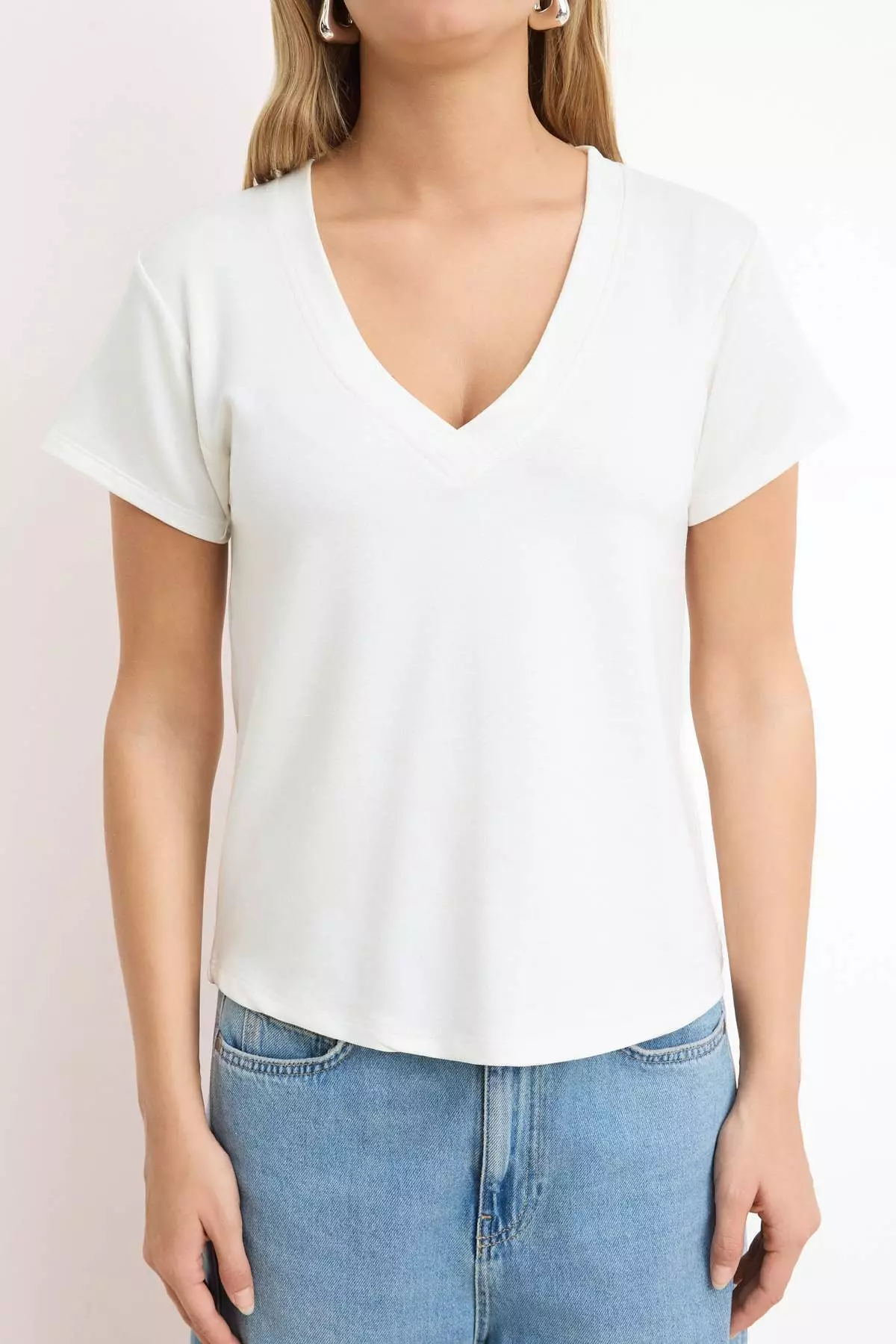 Ecru V-Neck Regular/Normal Fit Knitted T-Shirt Twoss25Ts00196