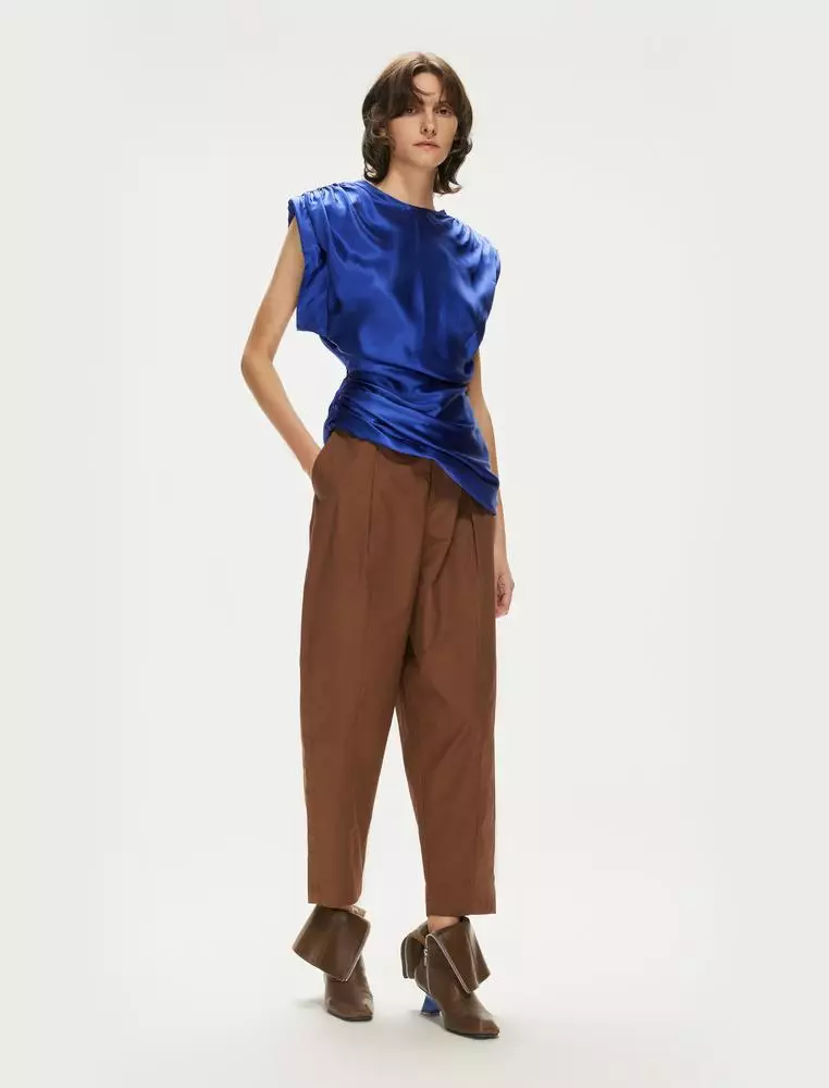 Sleeveless tops