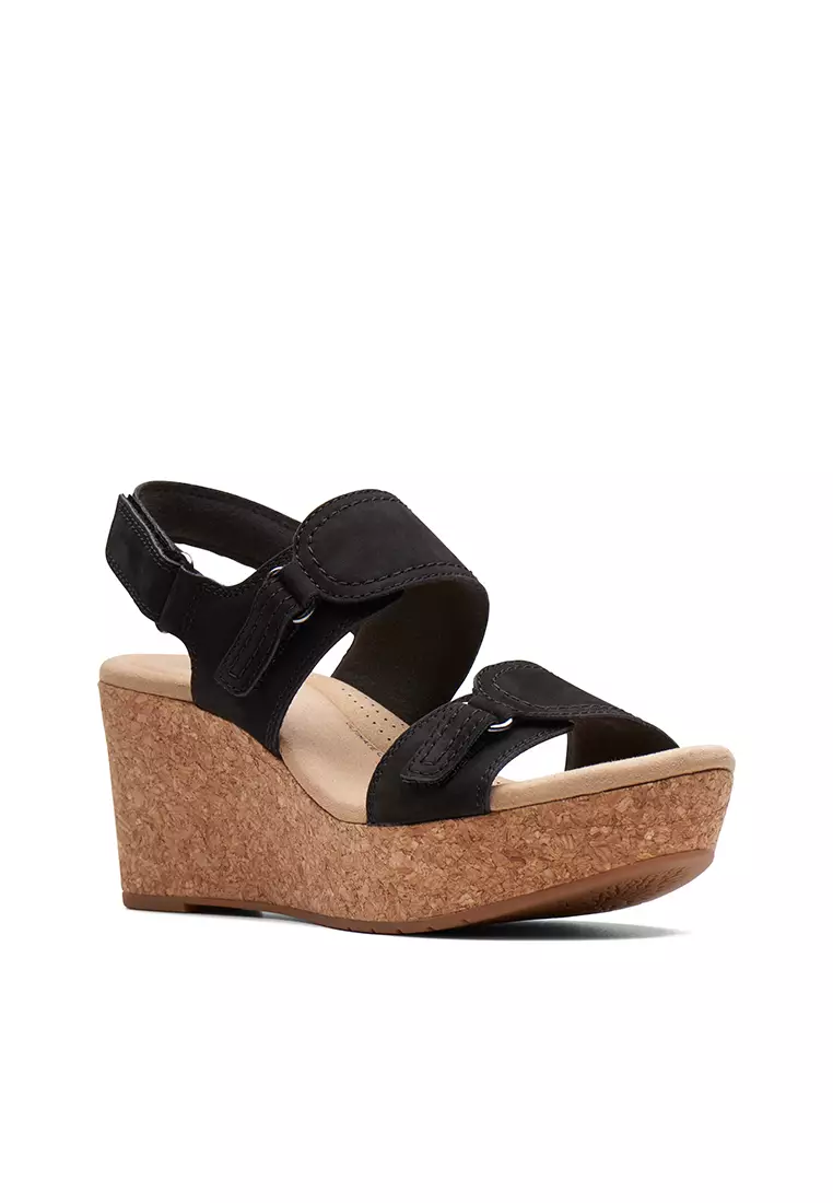 Clarks black hot sale wedge sandals