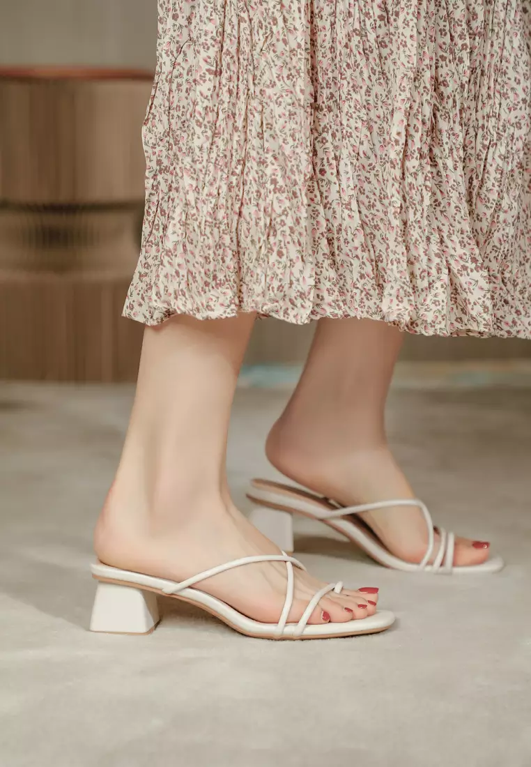 Toe hot sale holder sandals