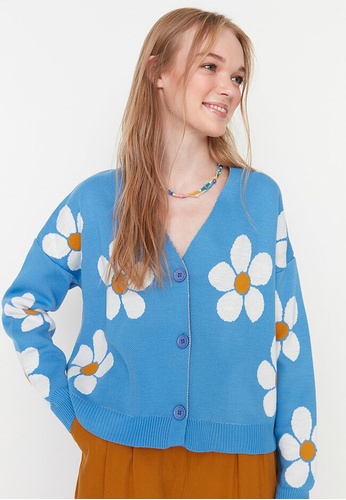 blue daisy sweater