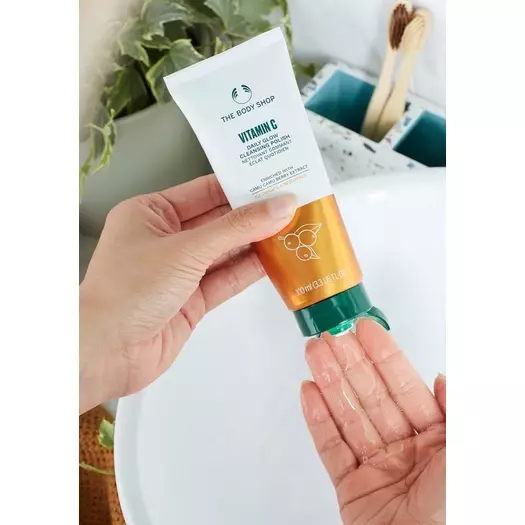 Vitamin C Daily Glow Cleansing Polish 100ml