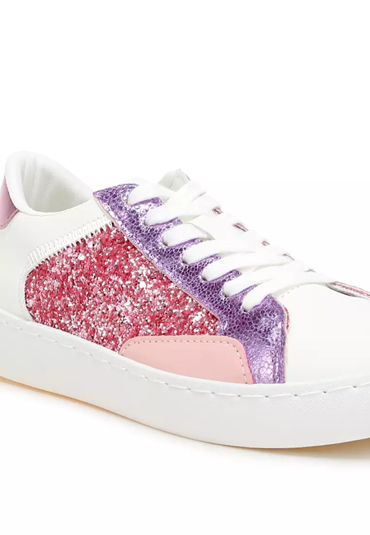 Sepatu Kulit Imitasi Berkilau dalam Warna Pink