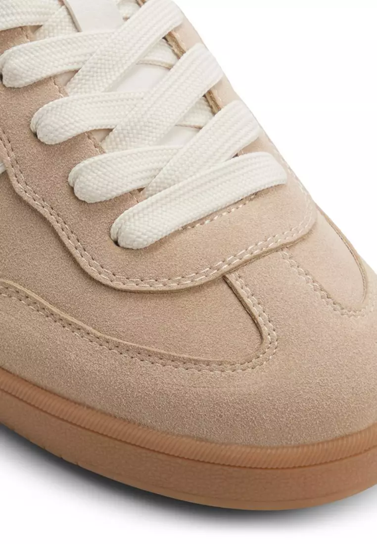 Solae Sneakers