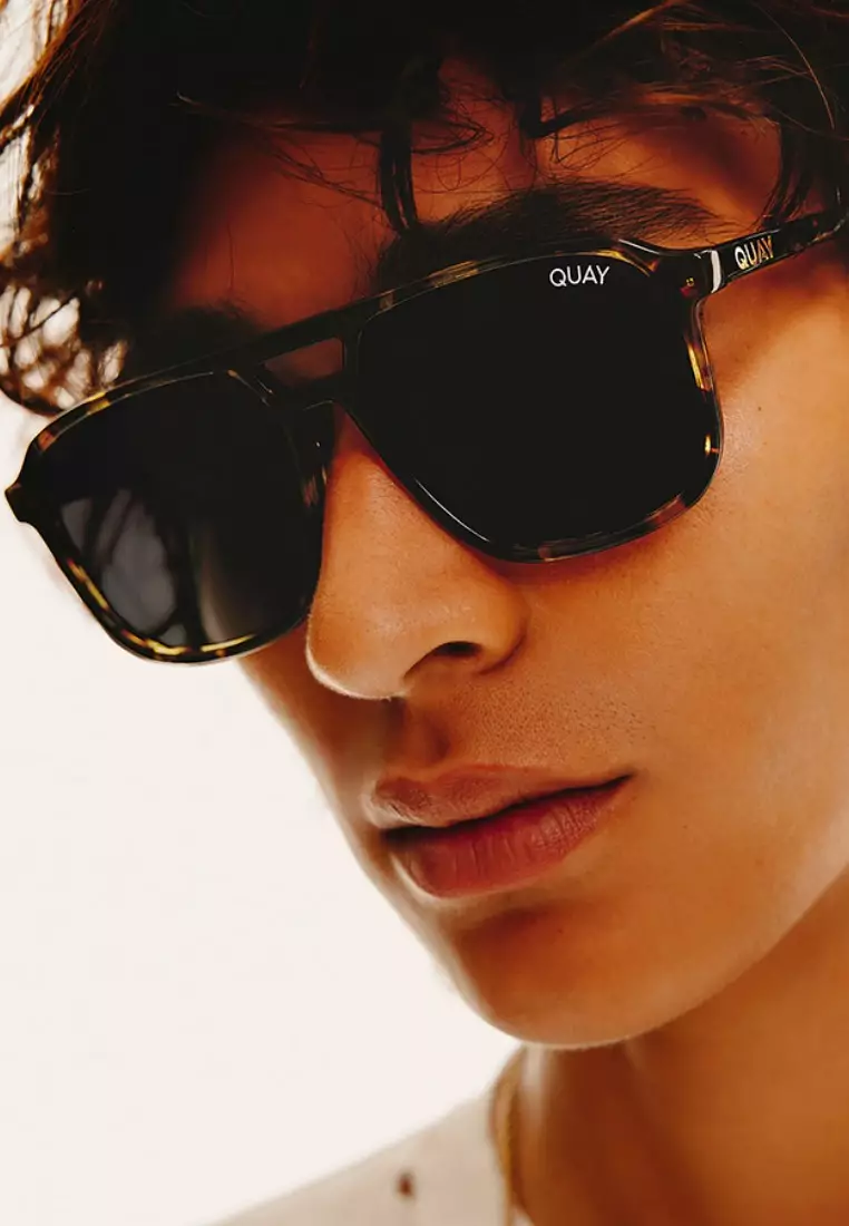 On The Fly Sunglasses - Tort/Smoke Polarized