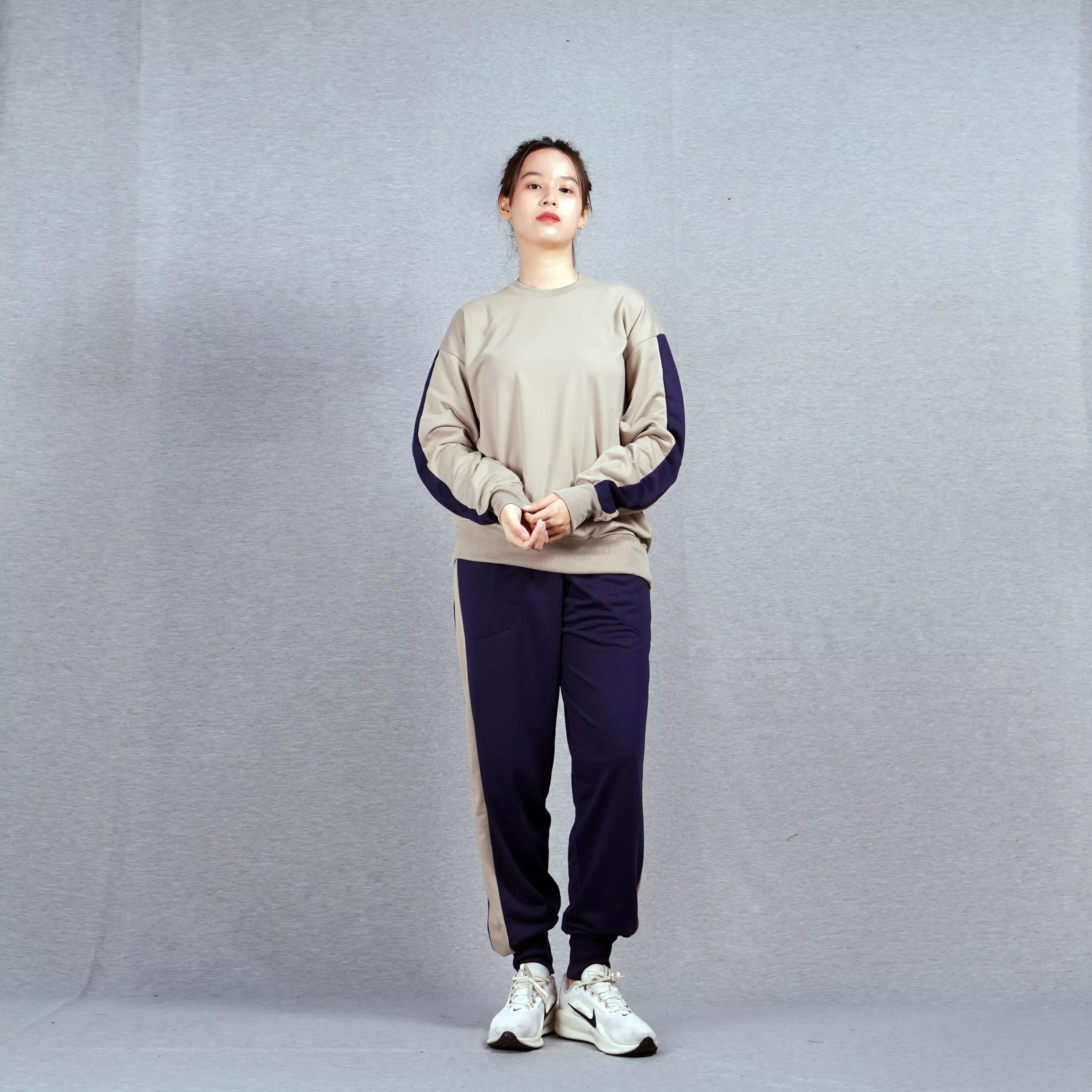 Sweater Wanita Lengan Panjang Crewneck Sweatshirt Long Sleeve Sweater - KREM