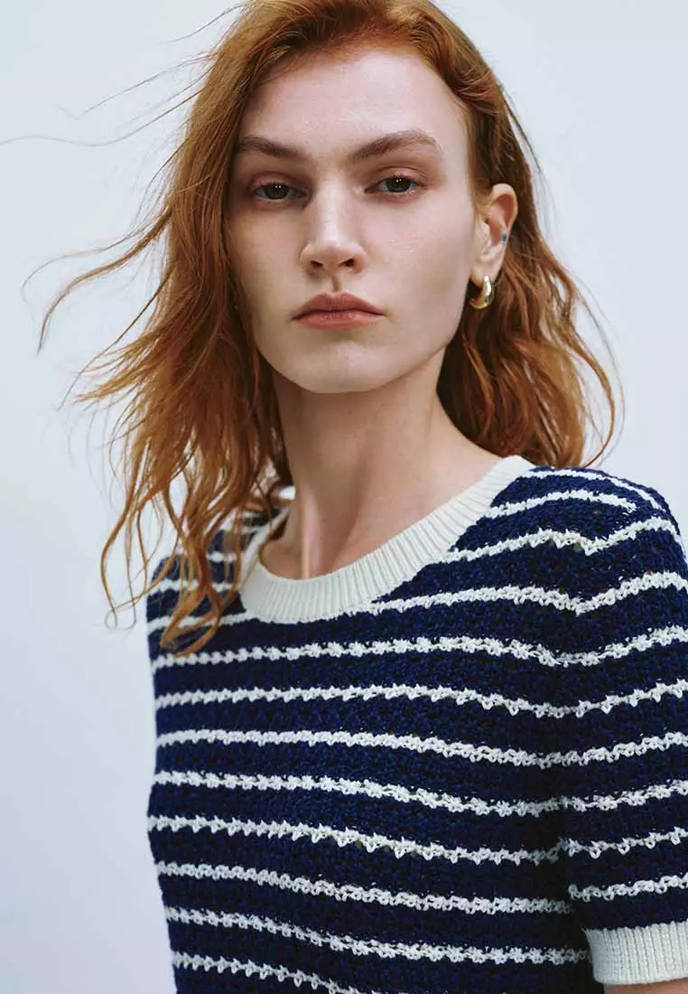 正肩袖圆领毛织T恤