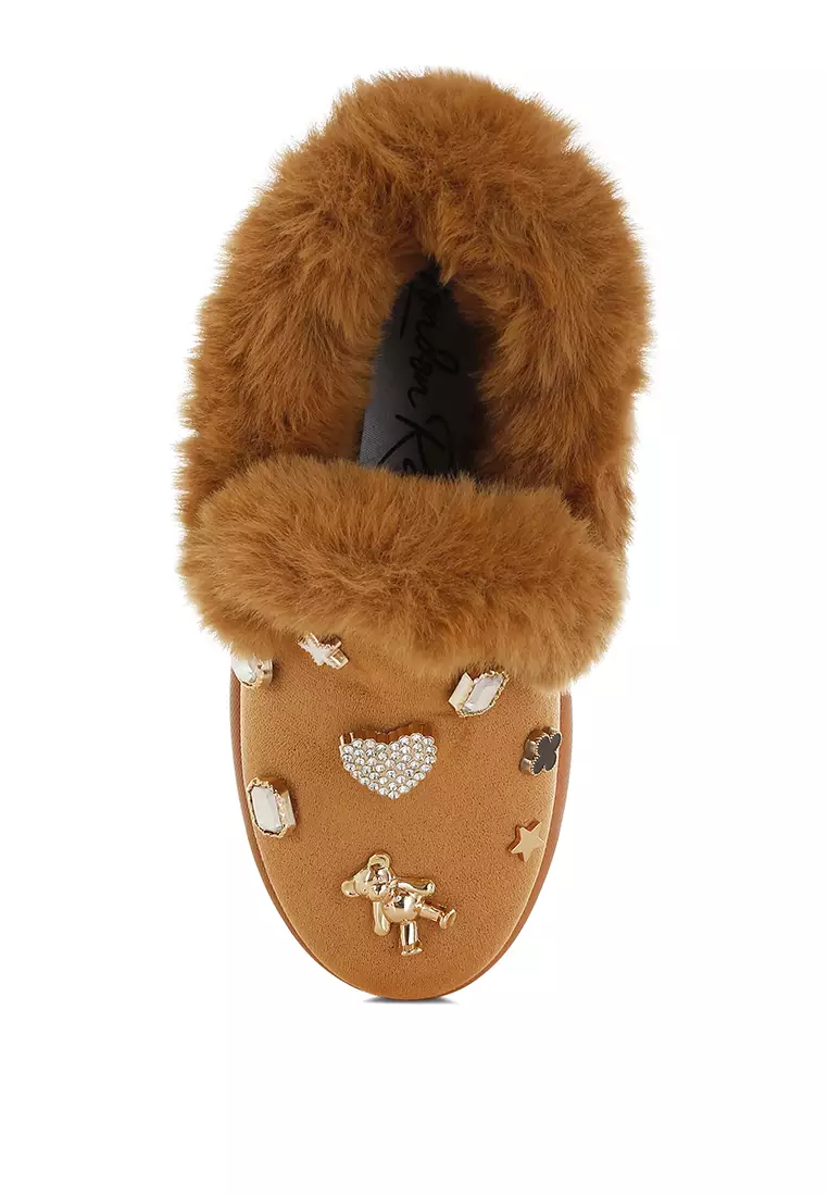 Charm Detail Slip On Snow Boots In Tan