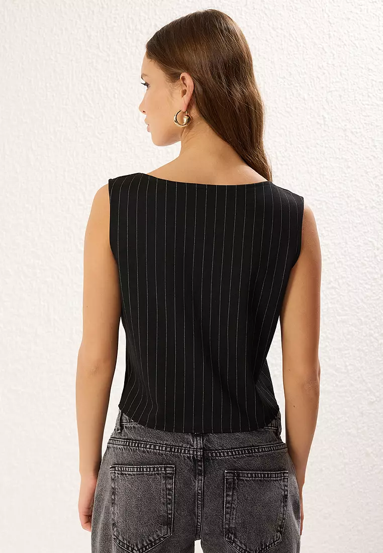 Black Ribbon Tie Detail Square Neck Sleveless Knitted Blouse