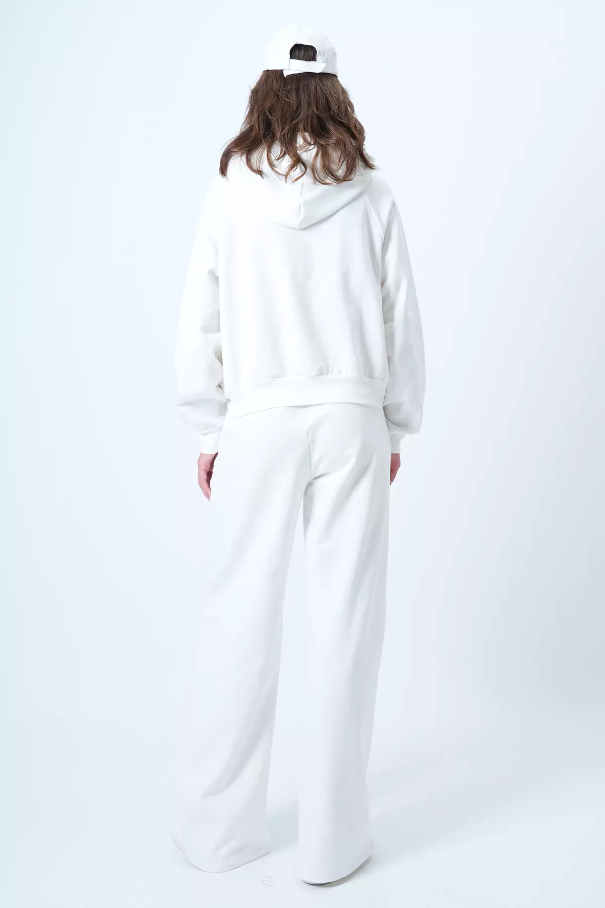 Women'S White Kangaroo Pocket Crop Sweatshirt And Casual Fit Trousers Set Alc-X14609