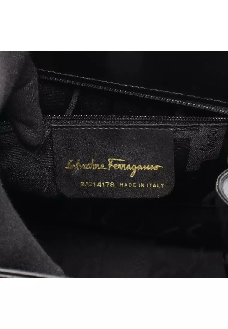 Pre-Loved Salvatore Ferragamo vara ribbon Handbag leather black 2WAY