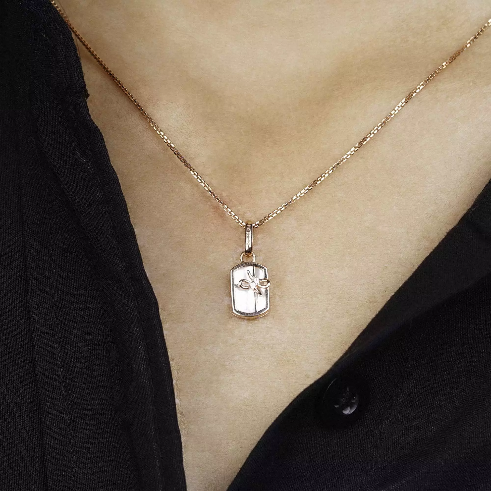 Liontin Emas 7k -  Oliver Gold Pendant - Mother of Pearl Collection - Juene Jewelry