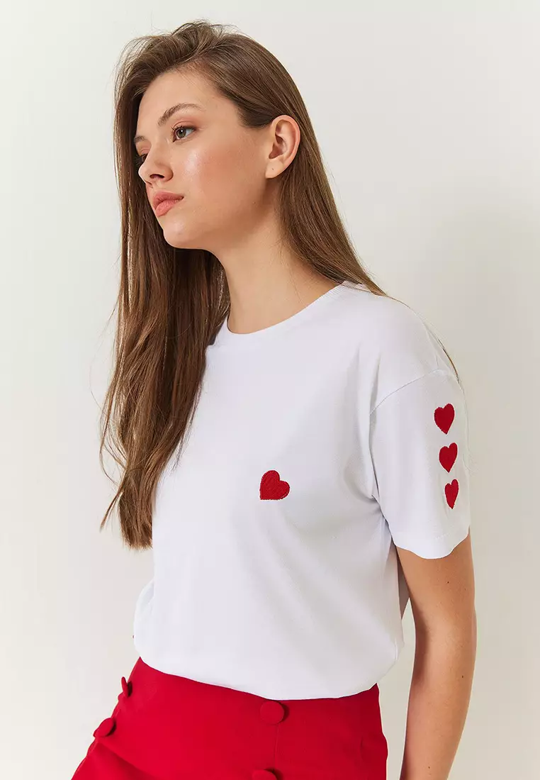 Women's Heart Embroidered T-Shirt 60602008