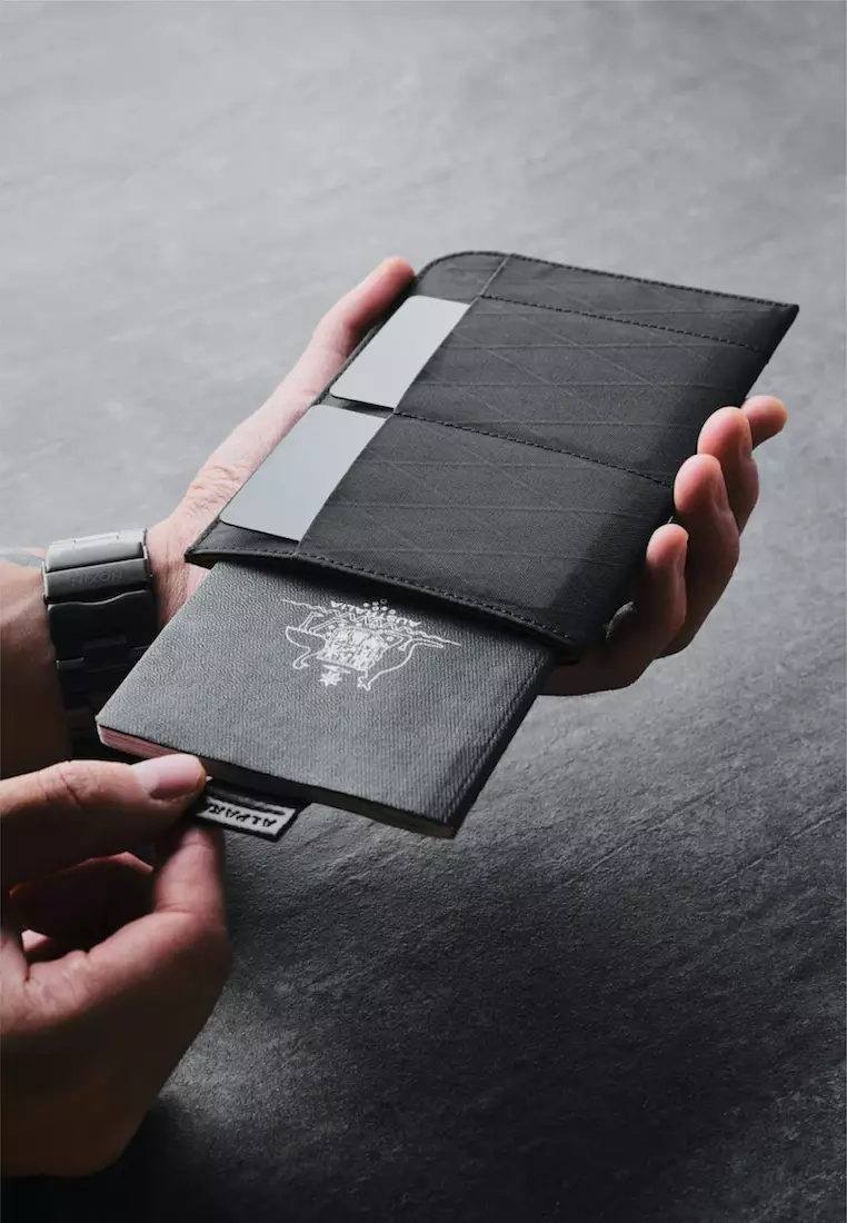 Alpaka ARK Passport Sleeve - Black VX21