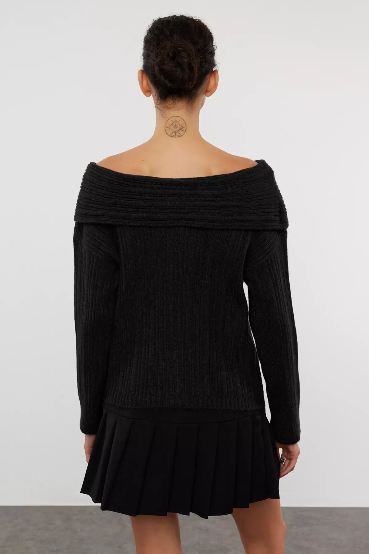 Black Soft Textured Carmen Collar Knitwear Sweater Twoaw25Kz00076