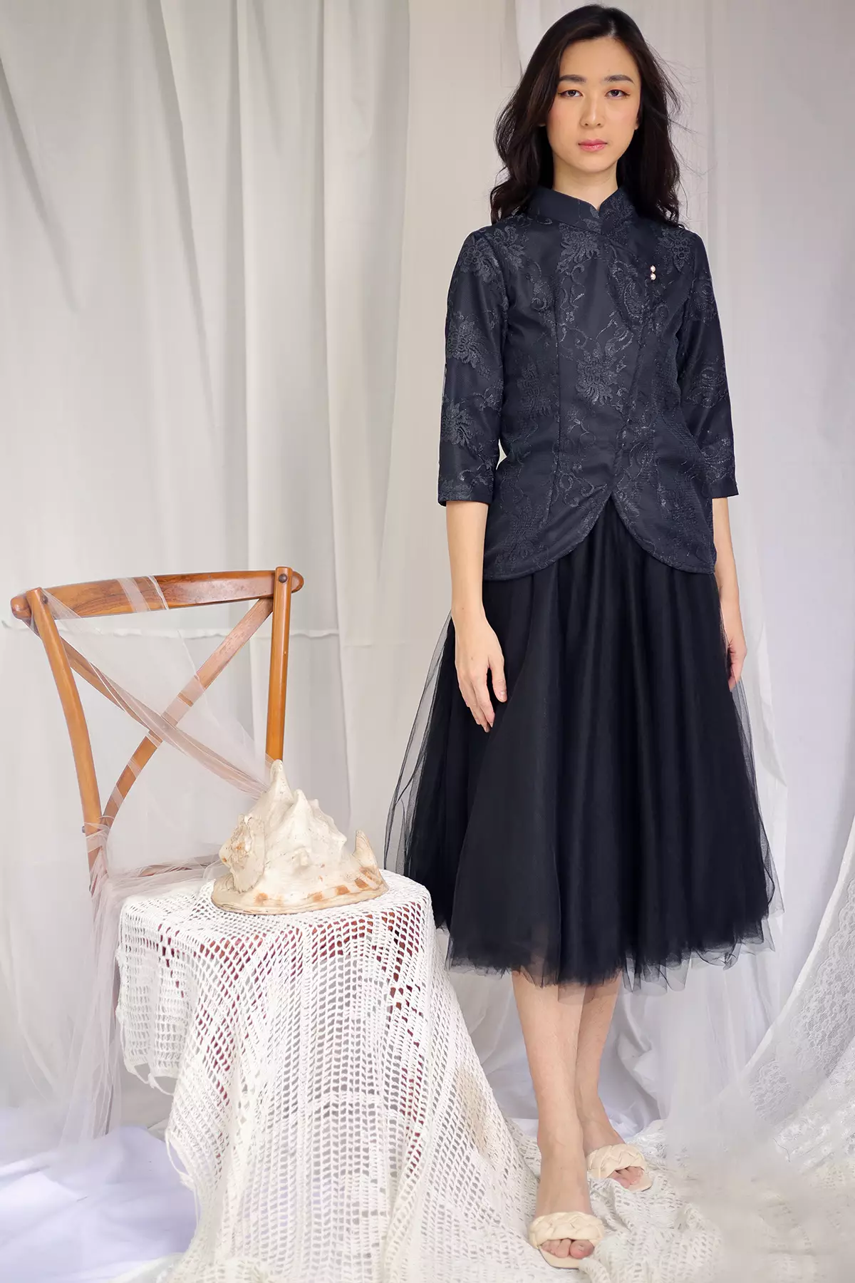 Jeng Dipha Brukat Hitam Kebaya Janggan