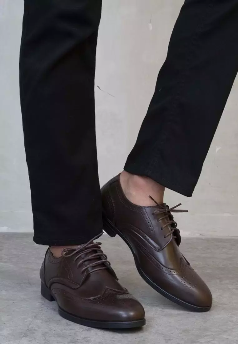 Sepatu kulit pria formal pantofel oxford wing tip coklat tua