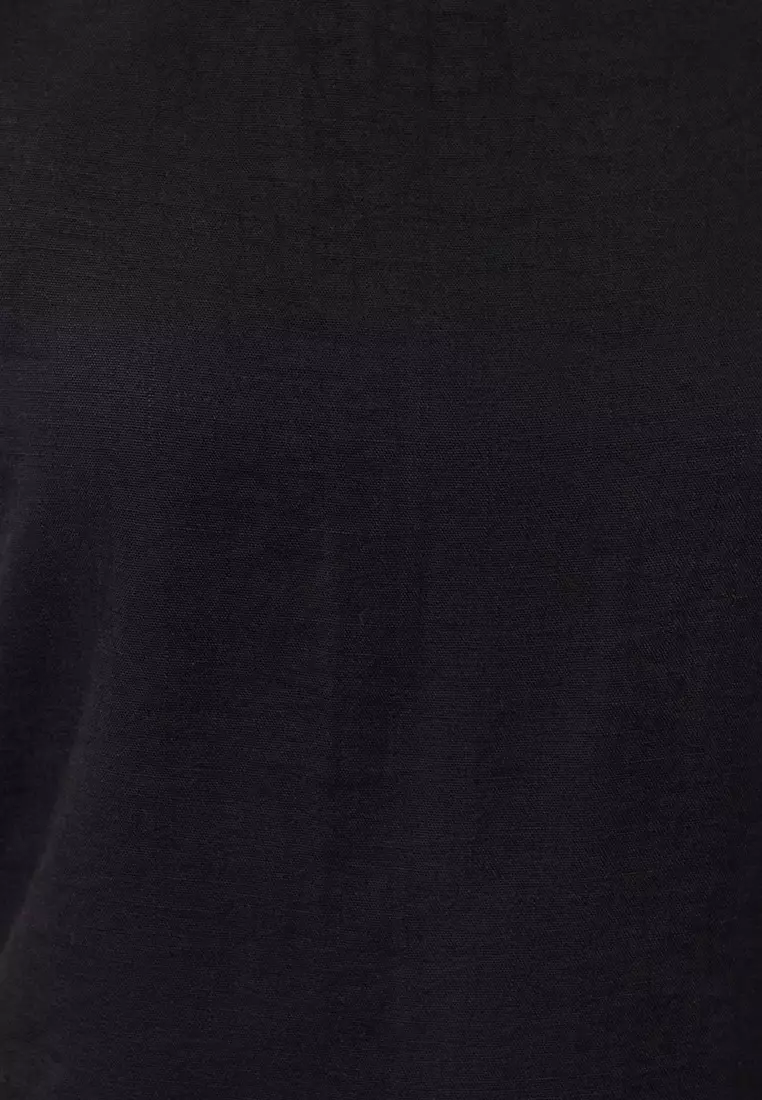 Straight Sleeveless Top