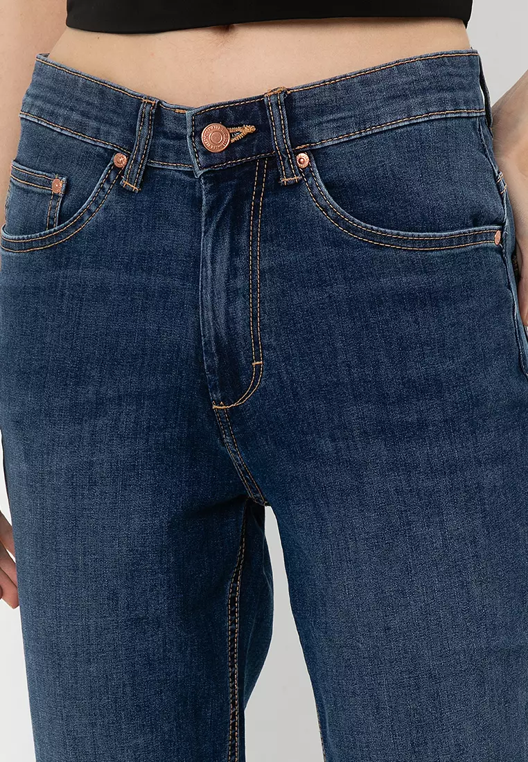 Quantic Mom Tapered Jeans