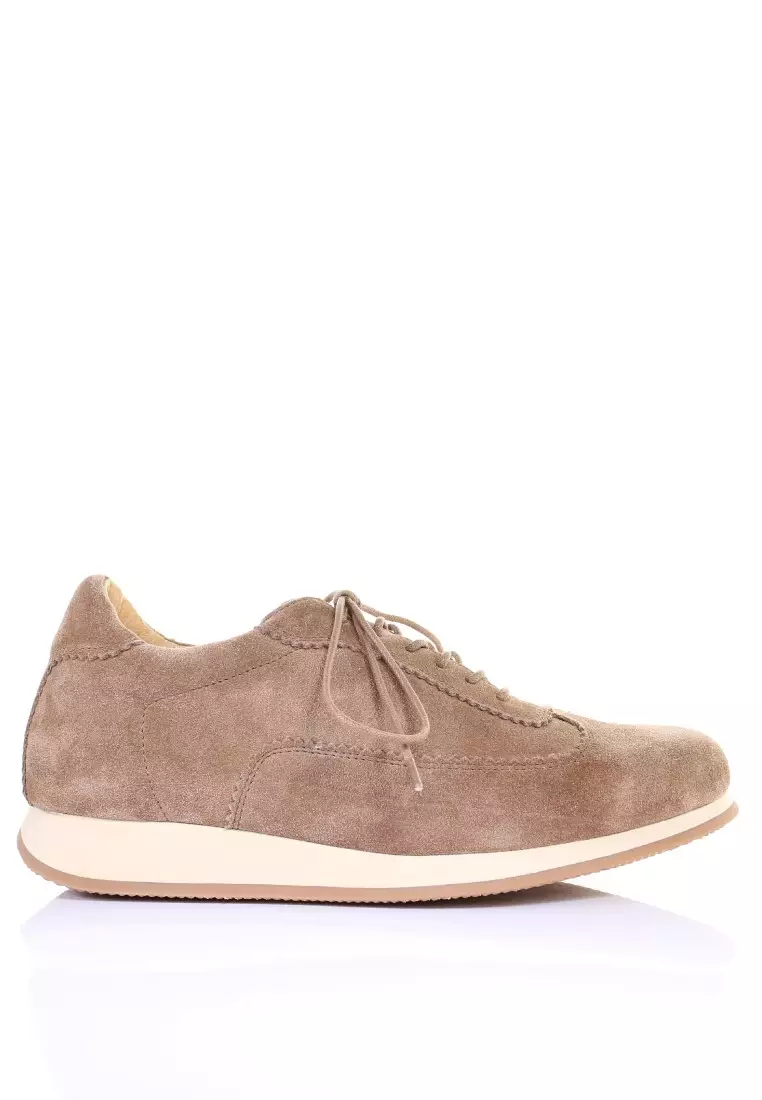 Casual lace up store