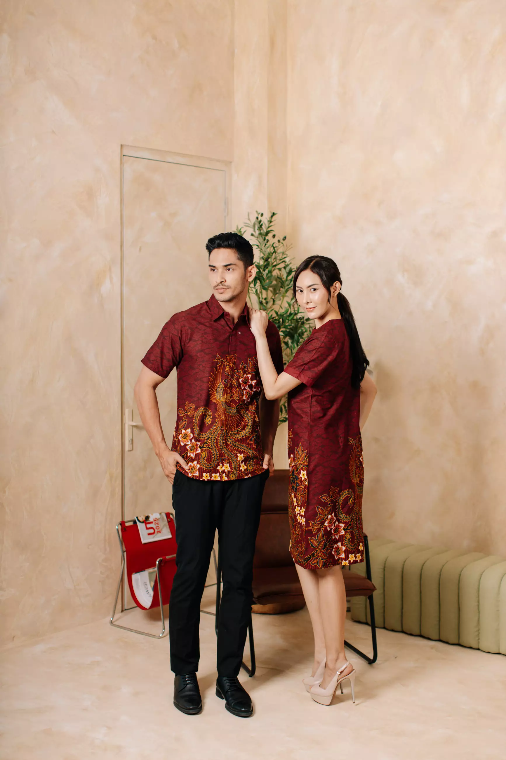 Anvaya Maroon Kemeja Pria  Pendek Slim Fit