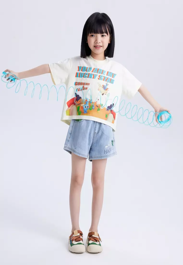 Two-Colour Pocket Geometric Embroidered Logo Denim Shorts