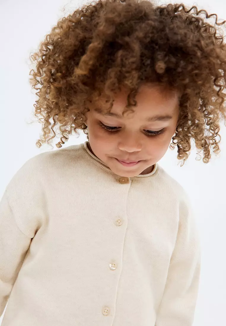 Knitted Buttoned Cardigan