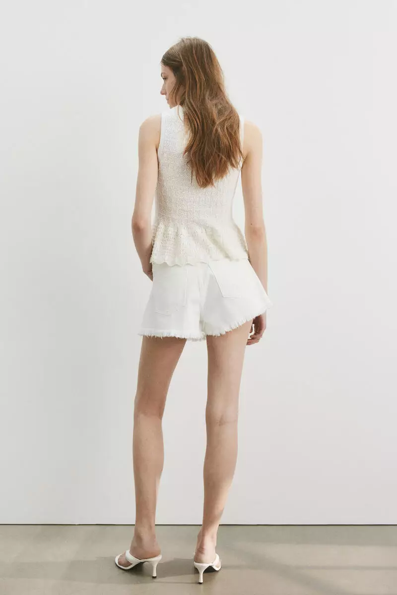 Frayed denim shorts