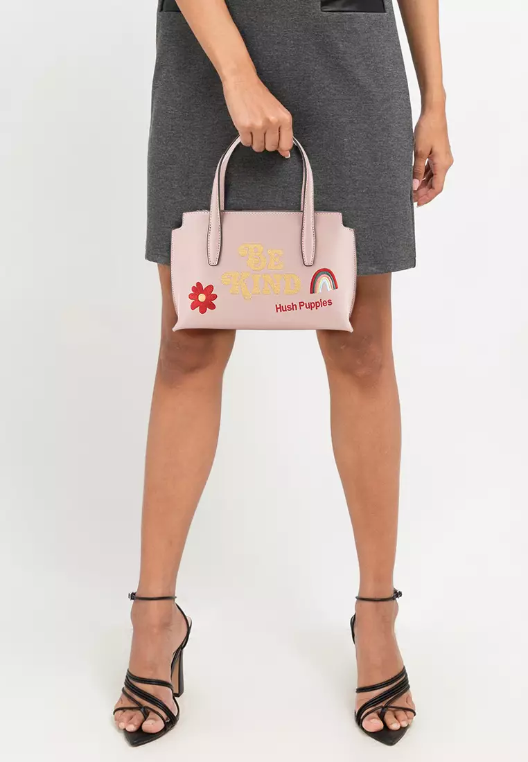 Georgina Satchel (L)